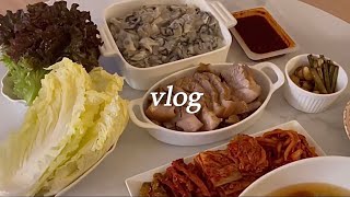 VLOGㅣ일상ㅣ굴친자🦪ㅣ꽃집 사장의 하루ㅣ혼술ㅣ집밥ㅣ김장김치에 수육ㅣ옛날통닭ㅣ갈비ㅣ피나치공ㅣ동탄 맛집ㅣ용돈케이크ㅣ신혼 브이로그 [upl. by Anileh]