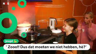 Wat als er brand is Kinderen krijgen les over veiligheid [upl. by Ilellan]