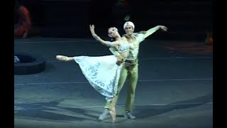 Ulyana Lopatkina and Nikolai Tsiskaridze L Minkus La Bayadere Act 1 Mariinsky theatre 2007 [upl. by Dareece]