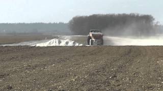 Faszination Moderne Landwirtschaft So arbeiten Landwirte heute Dünger Streuen Folge 4 [upl. by Meisel]