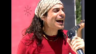 El Arrebato canta “Búscate un hombre que te quiera” en la serie “Arrayán” [upl. by Newob681]