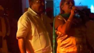 Vinod Dua sings with wife Chinni MharoGaonflv [upl. by Gnaht]