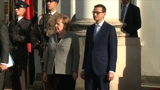 Arrivée de Merkel pour rencontrer le Premier ministre polonais [upl. by Sheelah]