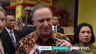 John Key PM New Zealand visited outlet Kebab Turki Baba Rafi Surabaya [upl. by Blus909]