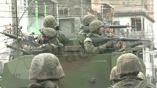 Militares fazem incursão após Troca de tiros entre militares da Força de Pacificação na Maré [upl. by Chapa193]