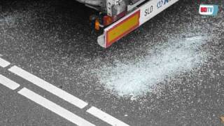 Bus botst op vrachtwagen in stationstunnel [upl. by Scrogan]