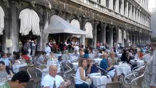 «Песня про зайцев» на площади СанМарко в Венеции  Russian song Piazza San Marco in Venice [upl. by Brunk]