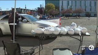 Vietnam Vets in Detroit hand out 100 free turkeys to people in need for Thanksgiving [upl. by Phylys]