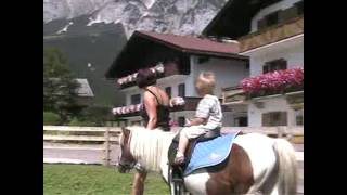 Urlaub auf dem Bauernhof Hausvideo Ahrnerhof [upl. by Glassman]