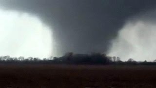 Tornades meurtrières aux EtatsUnis [upl. by Kaya734]