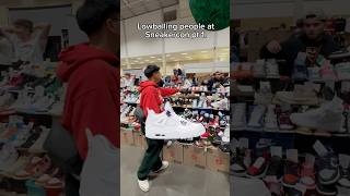 Lowballing people at sneakercon sneakercon cashout reseller [upl. by Jazmin]