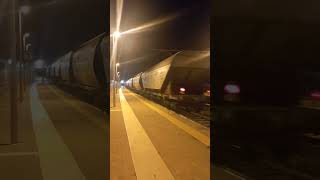 Merci GTS più tramogge in transito notturno alle 2240 a Centallo verso Torino 30102024 [upl. by Nawad687]