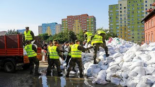 Dramatyczne wydarzenia w Lewinie Brzeskim Siedem ofiar powodzi i poważna sytuacja lokalna [upl. by Eidur]