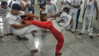 QUANDO A RODA DE CAPOEIRA PEGA FOGO 🔥 [upl. by Fasta]