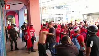 Bersih 5 Man supposedly in yellow shirt changed into red during march [upl. by Kelsi]