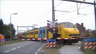 Spoorwegovergang Wierden  Dutch railroad crossing [upl. by Ahsaeit]