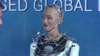 Sophia la robot umanoide presentata da Neri Marcorè [upl. by Zillah372]