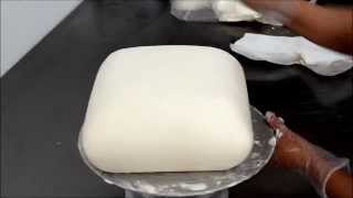 How to frost a cake with butter cream icing [upl. by Rohclem952]