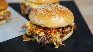 Saftiger Pulled Pork Burger aus dem Holzbackofen  Häussler [upl. by Ardnael623]