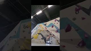 Neoliet Boulderbar Gelsenkirchen 1592024  red 6 Overhang fitness bouldering rockclimbinggym [upl. by Korwun]