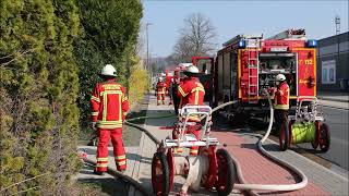 Heckenbrand in der Marburger Straße in Kreuztal Ferndorf schnell gelöscht [upl. by Reese469]