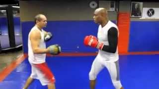 Anderson Silva demonstra um pouco de seu Boxe para enfrentar [upl. by Lee]