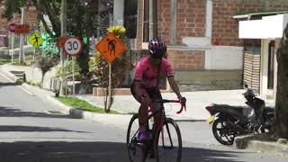 Cómo soltar las manos del manubrio de la bicicleta Bike Girls Vivir En El Poblado [upl. by Asserak]