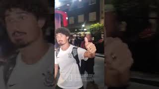 ANDRÉ RAMALHO ATENDE TORCEDORES DO CORINTHIANS NA CHEGADA AO HOTEL EM BUENOS AIRES [upl. by Brent]