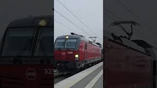 Siemens Vectron og dobbeltdækkervogne på Køge Nord Station danmark trainspotting train dsb [upl. by Annaegroeg604]