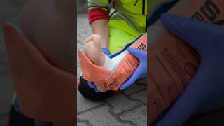 Splinting a broken ankle 🦶🏻🚑 ambulance paramedic firstaid hospital emergency nurse [upl. by Adnorhs278]