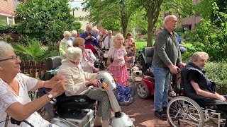 03072020 Bewoners Baan Gouda bij Draaiorgel De Lekkerkerker [upl. by Natan]