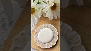 Quick Tutorial  Making Royal Icing Ruffled Borders [upl. by Okajima]