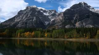 『旅人ゆき』のカナナスキス「ウェッジポンド」の黄葉 Wedge PondKananaskis Country [upl. by Irrep927]