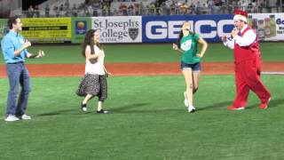 Elaine Dance Contest Brooklyn Cyclones Seinfeld Night 7514 [upl. by Latsyek910]