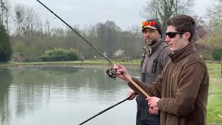 Il pêche une super grosse truite de 7 kg [upl. by Zerat747]