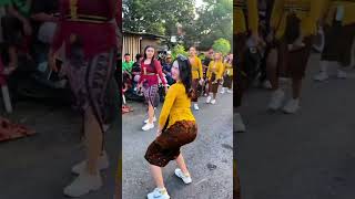 Kebaya Kuning Meresahkan 😂 karnaval soundhoregsurabaya [upl. by Ursula332]