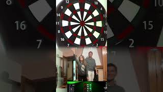 DISCUSIÓN DE PAREJA JUGANDO A DARDOS GRANBOARD DASH 3S HOW TO PLAY DARTS shorts darts viralvideo [upl. by Aynatan147]