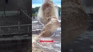 ⚠️Warning ATTACK BY WAVE 😱🤯giantwaves closecall oceanpower adrenaline dangershorts [upl. by Falcone]