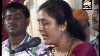 Lalitaben Ghodadra  Momai Mora Moragadh  Gujarati Dayro Bhajan Santvani Live  2 [upl. by Iaw]