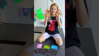 Lia macht Gummibärchen selber 😍 diy selbstgemacht kinder lernen kindervideo gummibär shorts [upl. by Juno]