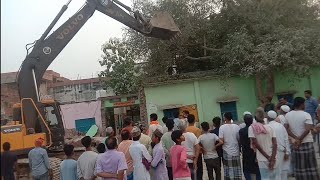 बुल्डोजर से एक झटके में पेड़ को गिराया  सड़क चौड़ी अतिक्रमण  बुल्डोजर अतिक्रमण बनारस लोहता [upl. by Cirle]