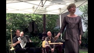 De accordeonist  Hella Holland zingt Piaf [upl. by Neleh]