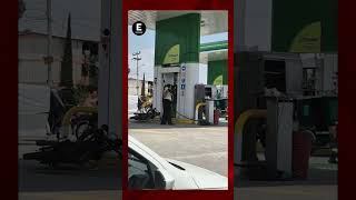 Mujer enloquece y amenaza a empleados de gasolinera en el Estado de México [upl. by Bolling480]