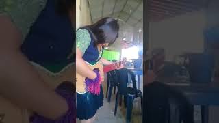 Cholita tocando guitarra y cantando full [upl. by Nillad]