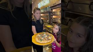 Η ΑΝΔΡΙΑΝΑ ΦΤΙΑΧΝΕΙ ΠΙΤΣΑ ΣΤΗ FunghiPizzaAndPasta ΜΑΖΙ ΜΕ ΤΗΝ ΚΥΡΙΑ ΖΑΝΑ andriana pizza shorts [upl. by Otnicaj284]